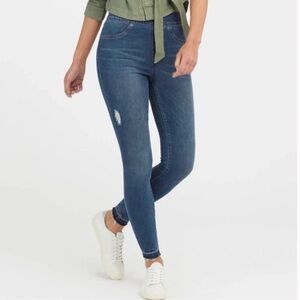 Spanx Pull On Denim Jeggings Runs Small size Large